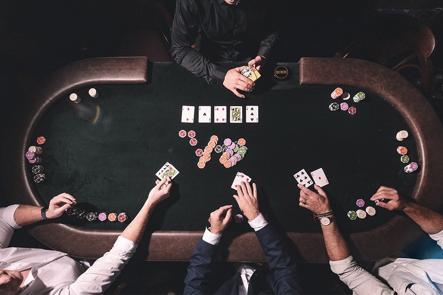 Hướng dẫn chơi poker online cơ bản cho người mới bắt đầu