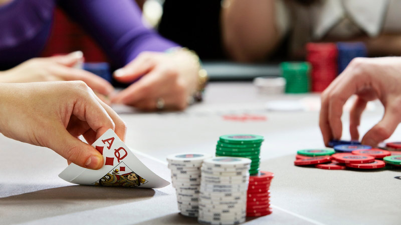 Poker online là game bài cá cược cực hấp dẫn